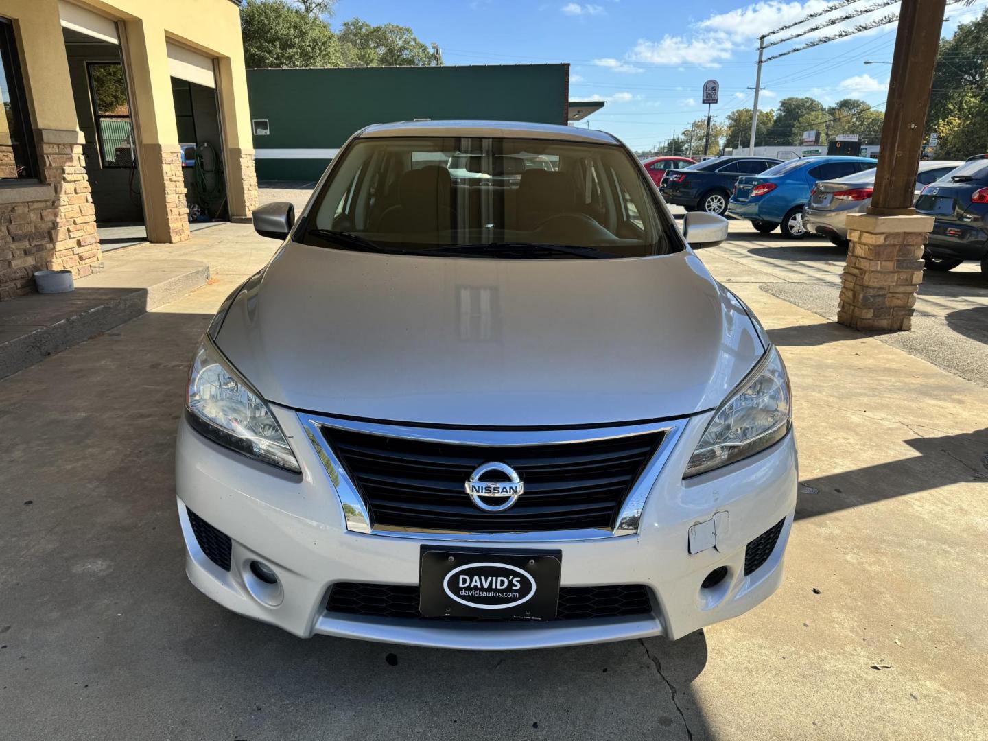 2013 SILVER Nissan Sentra S 6MT (3N1AB7AP4DL) with an 2.0L L4 DOHC 16V engine, 6-Speed Manual transmission, located at 307 West Marshall Avenue, Longview, TX, 75601, (903) 753-3091, 32.500828, -94.742577 - Photo#0