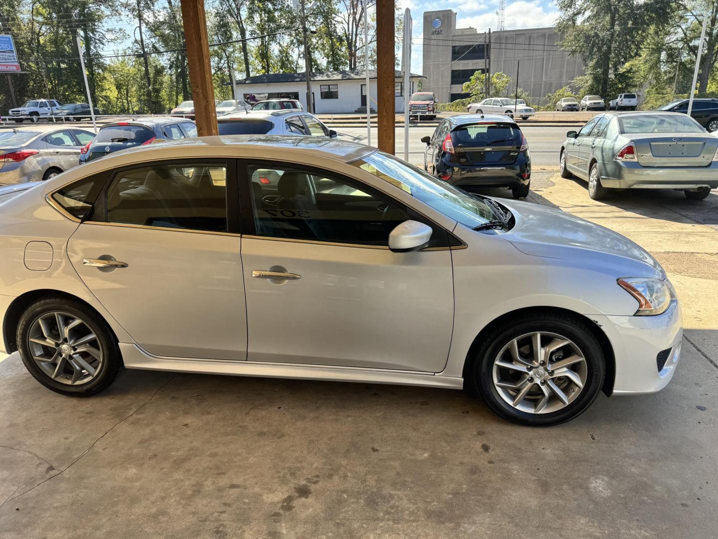 2013 SILVER Nissan Sentra S 6MT (3N1AB7AP4DL) with an 2.0L L4 DOHC 16V engine, 6-Speed Manual transmission, located at 307 West Marshall Avenue, Longview, TX, 75601, (903) 753-3091, 32.500828, -94.742577 - Photo#1