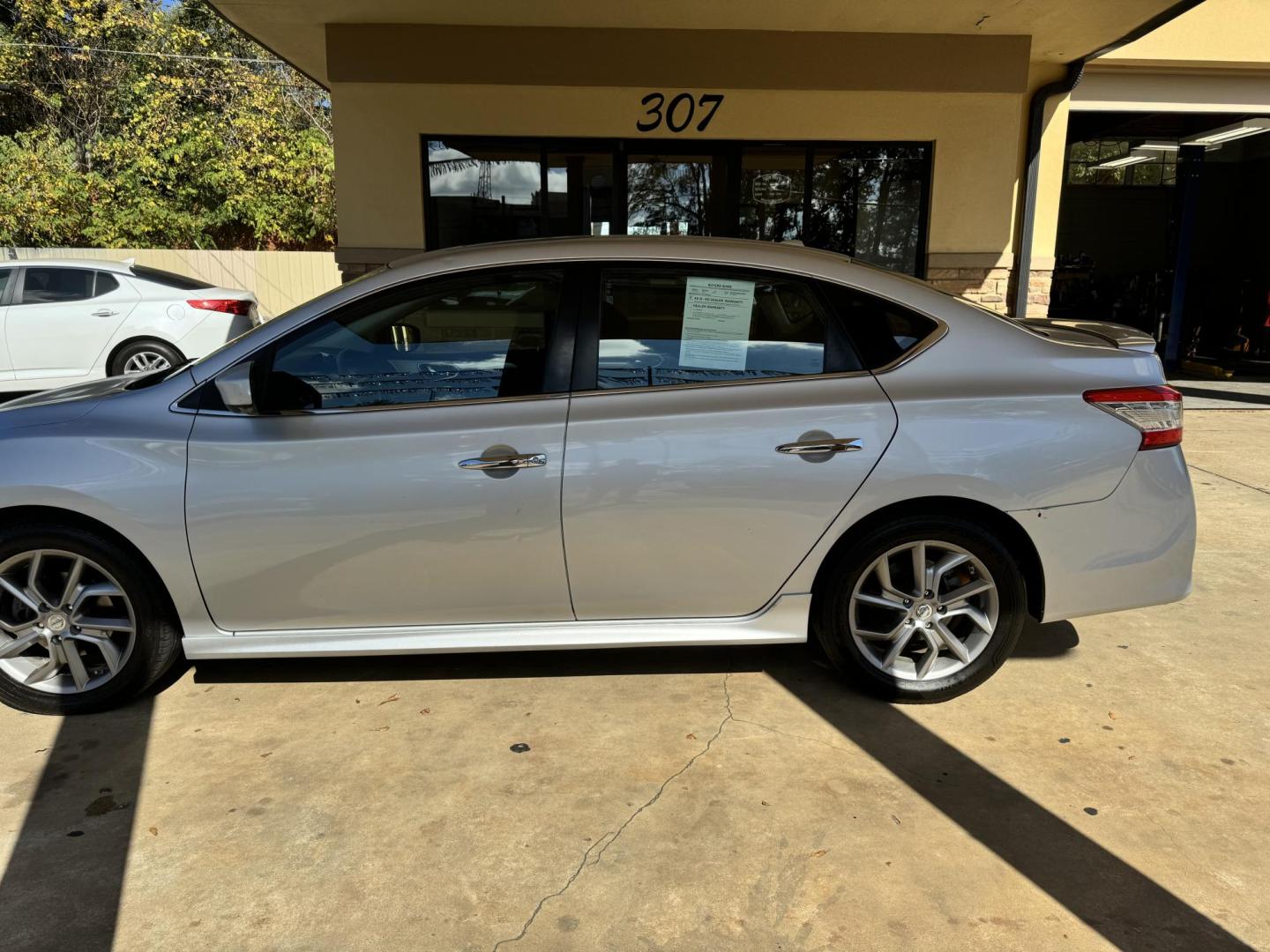 2013 SILVER Nissan Sentra S 6MT (3N1AB7AP4DL) with an 2.0L L4 DOHC 16V engine, 6-Speed Manual transmission, located at 307 West Marshall Avenue, Longview, TX, 75601, (903) 753-3091, 32.500828, -94.742577 - Photo#2