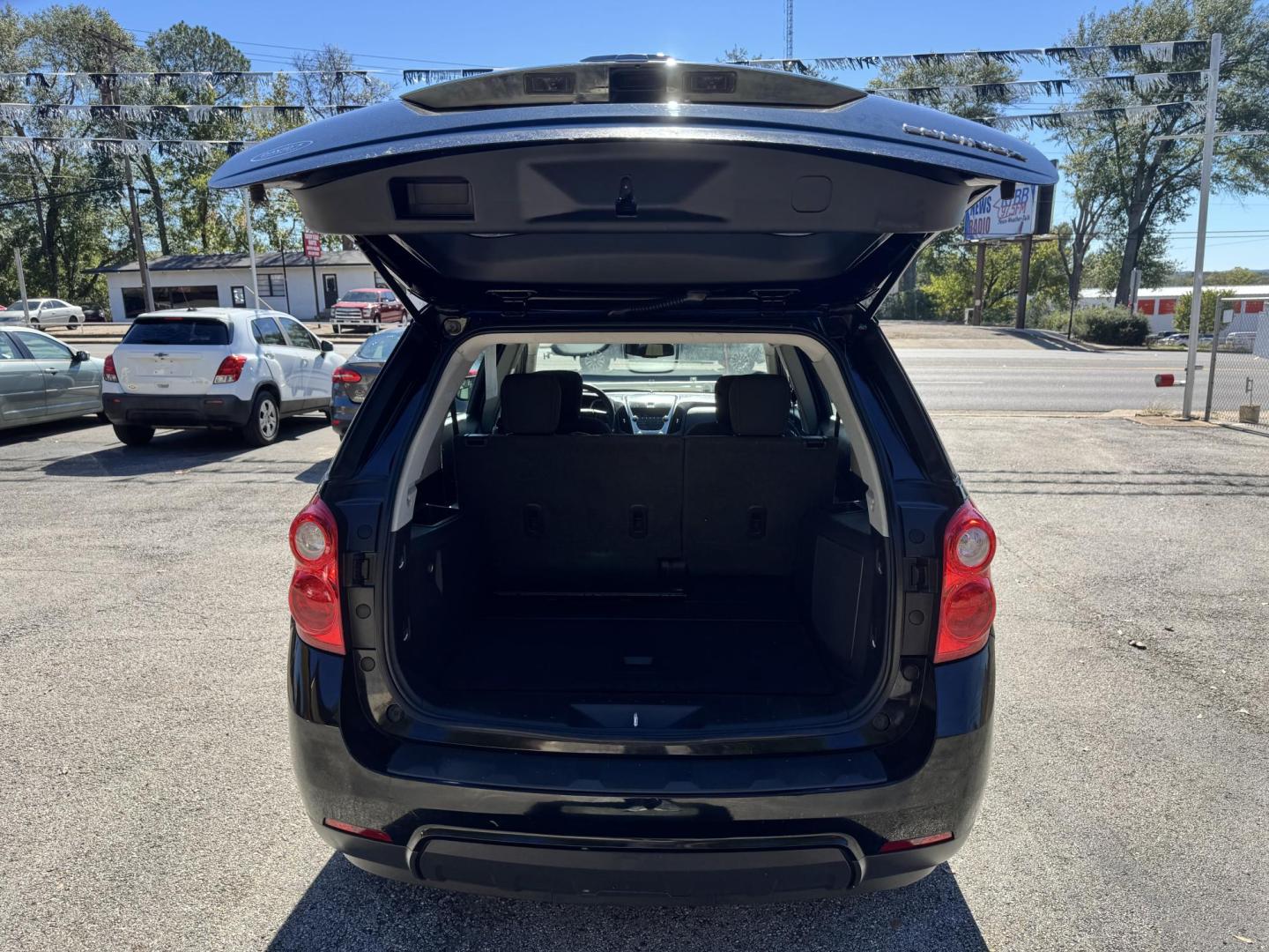 2013 BLACK Chevrolet Equinox LS 2WD (2GNALBEK4D1) with an 2.4L L4 DOHC 16V engine, 6-Speed Automatic transmission, located at 307 West Marshall Avenue, Longview, TX, 75601, (903) 753-3091, 32.500828, -94.742577 - Photo#3