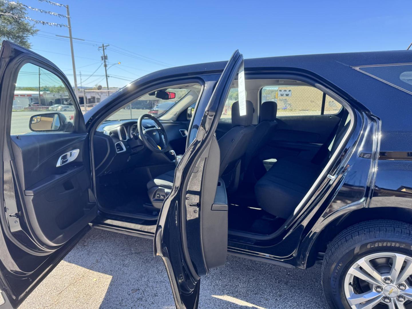 2013 BLACK Chevrolet Equinox LS 2WD (2GNALBEK4D1) with an 2.4L L4 DOHC 16V engine, 6-Speed Automatic transmission, located at 307 West Marshall Avenue, Longview, TX, 75601, (903) 753-3091, 32.500828, -94.742577 - Photo#4