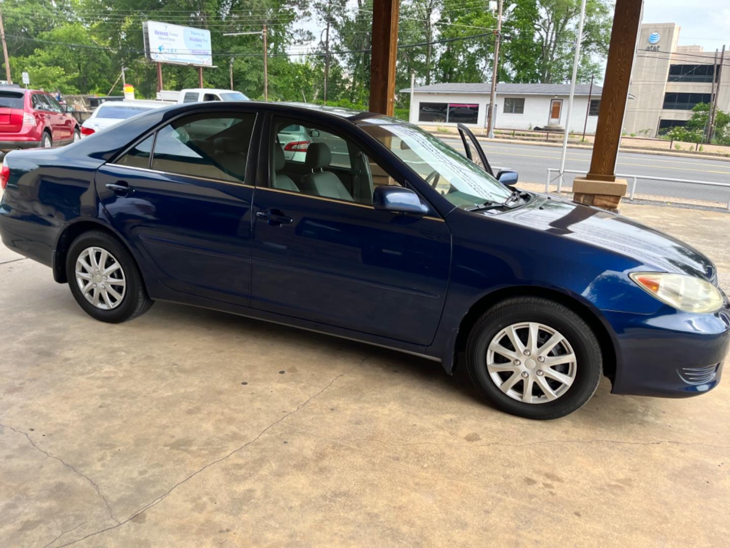 2005 BLUE Toyota Camry LE (4T1BE32K35U) with an 2.4L L4 DOHC 16V engine, located at 307 West Marshall Avenue, Longview, TX, 75601, (903) 753-3091, 32.500828, -94.742577 - Photo#0