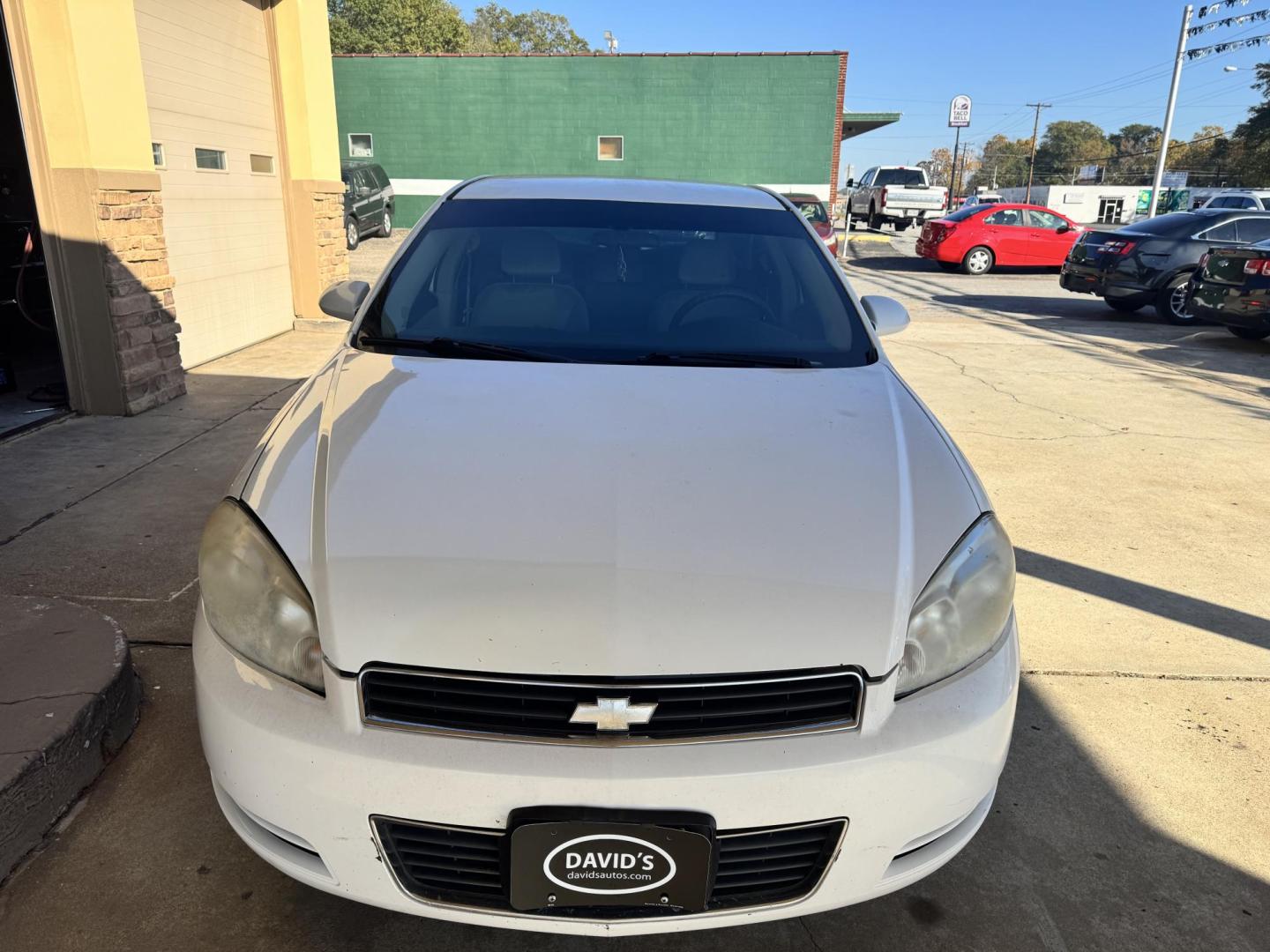 2007 White Chevrolet Impala LS (2G1WB55K079) with an 3.5L V6 OHV 16V FFV engine, 4-Speed Automatic Overdrive transmission, located at 307 West Marshall Avenue, Longview, TX, 75601, (903) 753-3091, 32.500828, -94.742577 - Photo#0