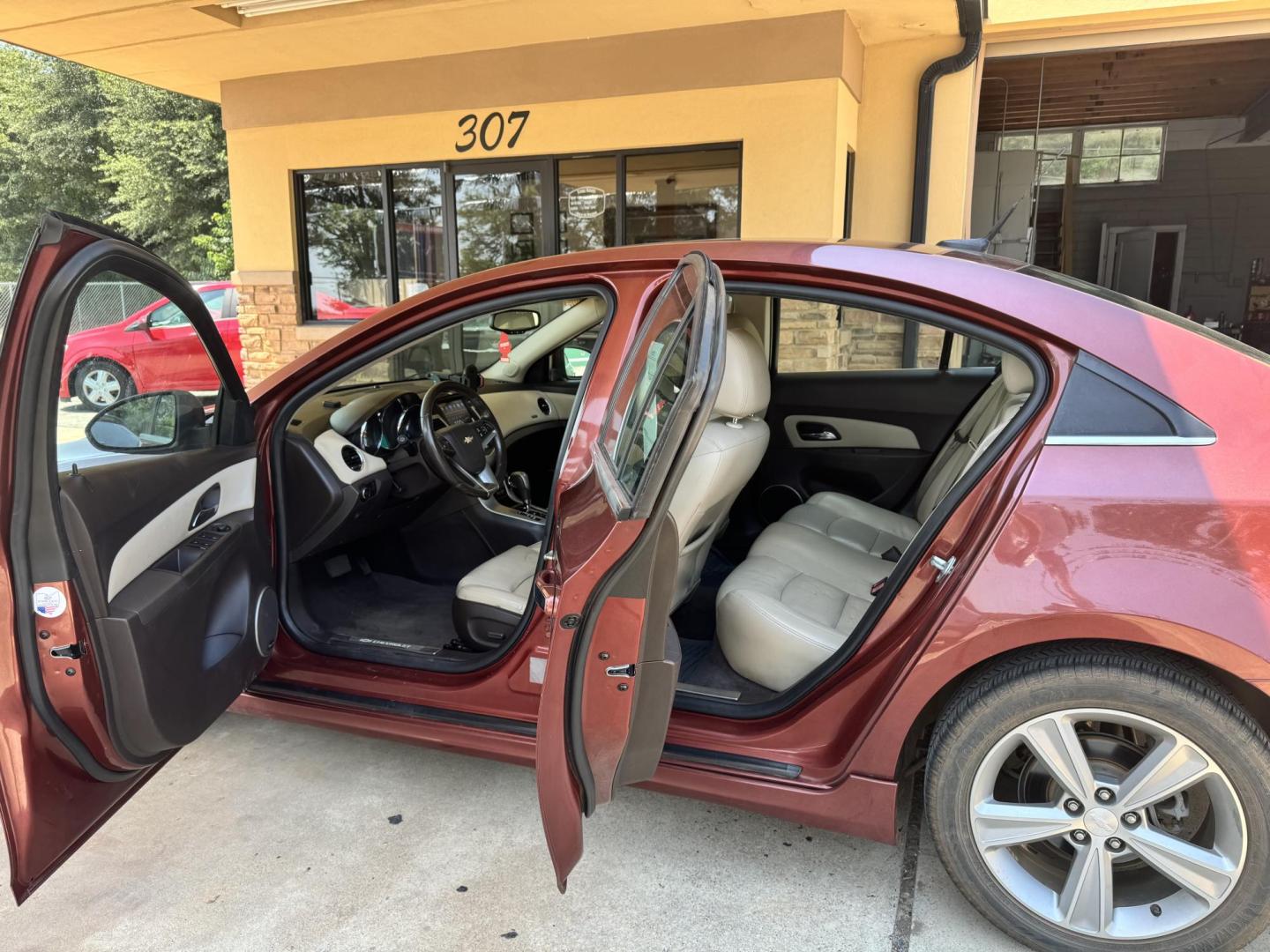 2012 BEIGE Chevrolet Cruze 2LT (1G1PG5SC3C7) with an 1.4L L4 DOHC 16V TURBO engine, 6-Speed Automatic transmission, located at 307 West Marshall Avenue, Longview, TX, 75601, (903) 753-3091, 32.500828, -94.742577 - Photo#4