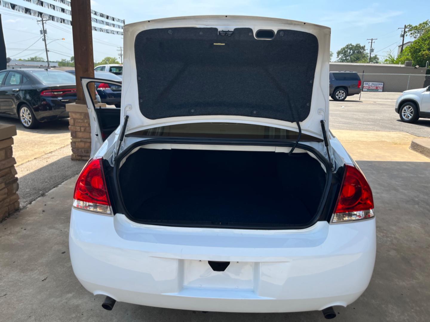 2012 White Chevrolet Impala LS (Fleet) (2G1WF5E31C1) with an 3.6L V6 DOHC 16V FFV engine, 6-Speed Automatic transmission, located at 307 West Marshall Avenue, Longview, TX, 75601, (903) 753-3091, 32.500828, -94.742577 - Photo#4