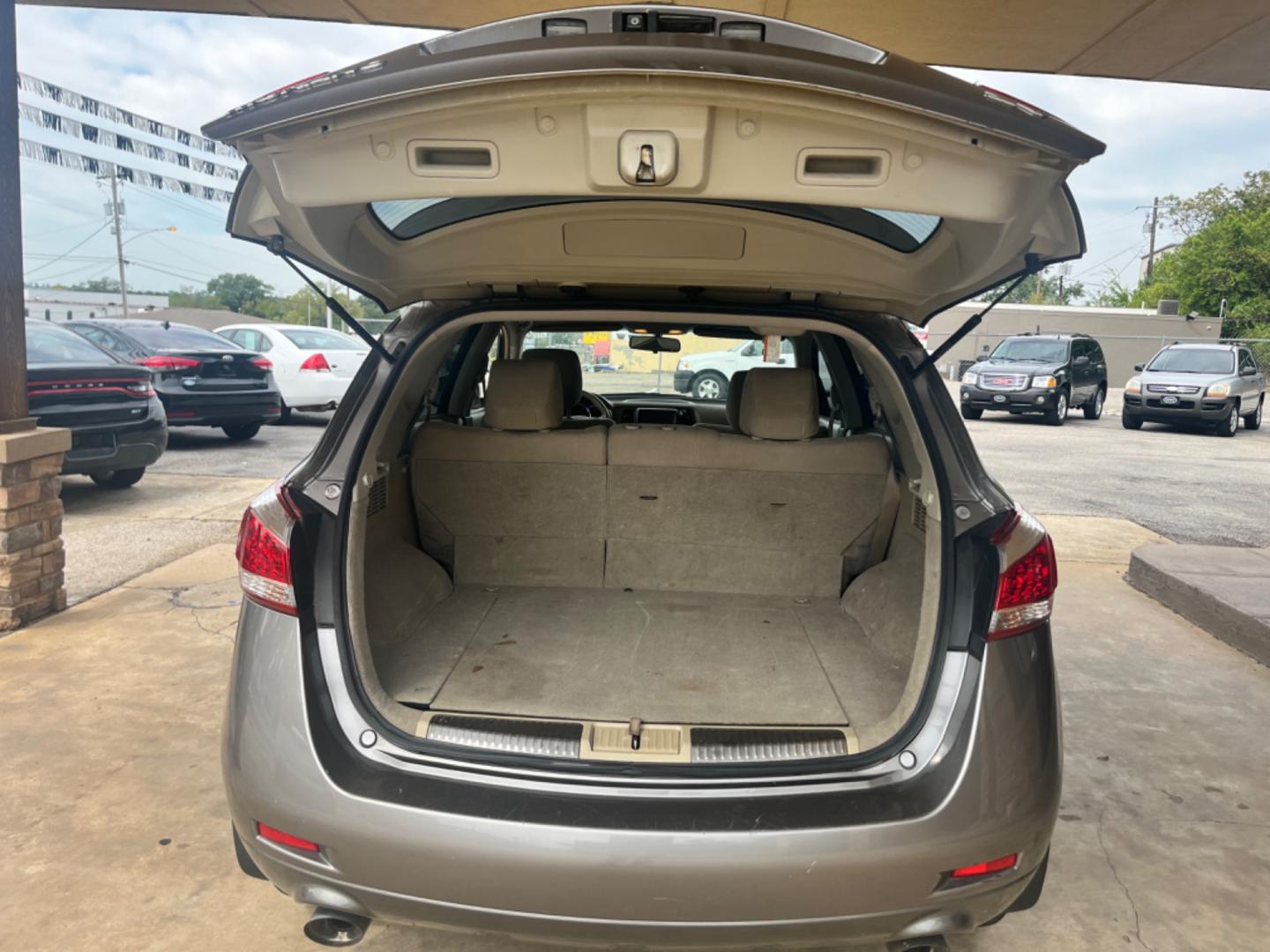 2012 GRAY Nissan Murano SV (JN8AZ1MU1CW) with an 3.5L V6 DOHC 24V engine, Continuously Variable Transmission transmission, located at 307 West Marshall Avenue, Longview, TX, 75601, (903) 753-3091, 32.500828, -94.742577 - Photo#6