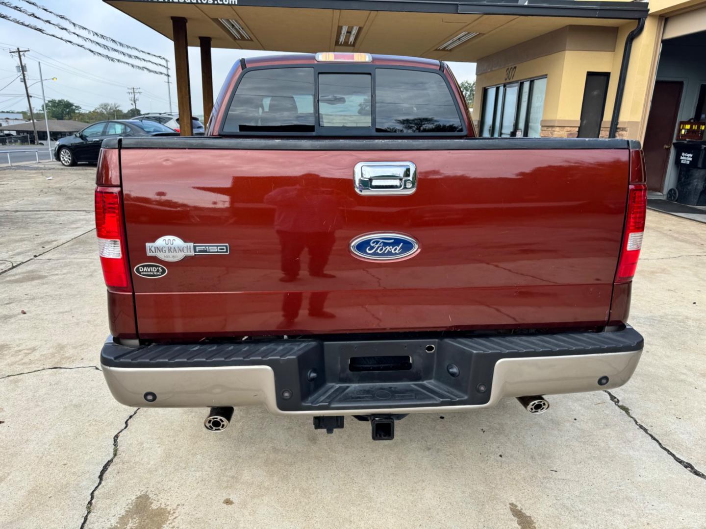 2005 Maroon Ford F-150 Lariat SuperCrew 2WD (1FTPW12525K) with an 5.4L V6 SOHC 16V engine, 4-Speed Automatic Overdrive transmission, located at 307 West Marshall Avenue, Longview, TX, 75601, (903) 753-3091, 32.500828, -94.742577 - Photo#3