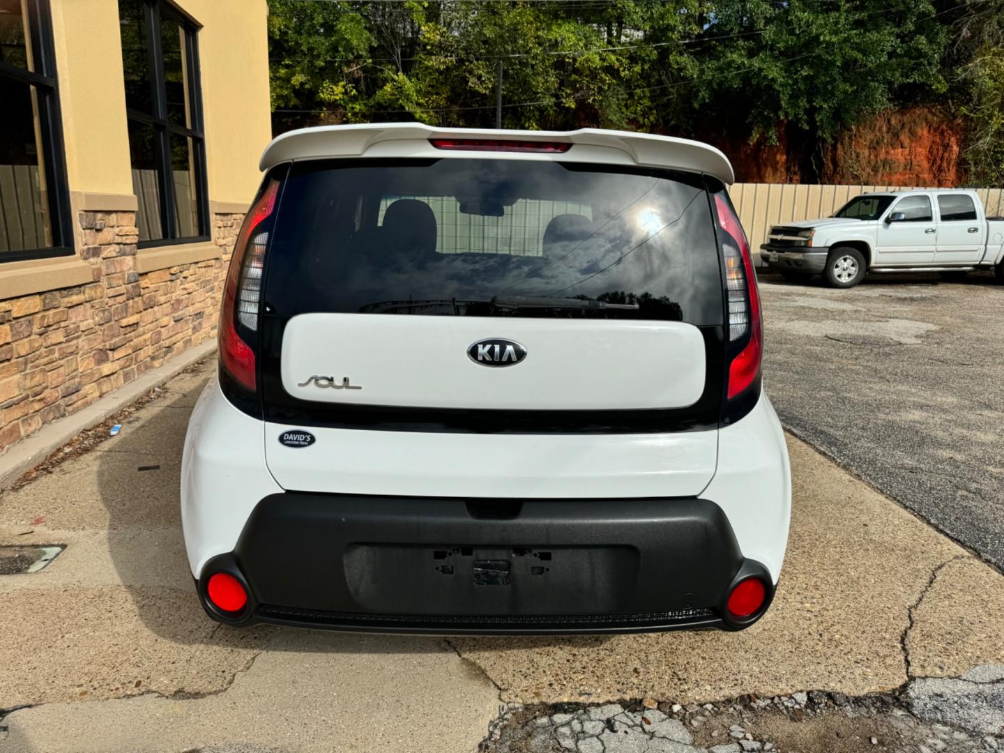 2016 White Kia Soul Base 6A (KNDJN2A20G7) with an 1.6L L4 DOHC 16V engine, 6A transmission, located at 307 West Marshall Avenue, Longview, TX, 75601, (903) 753-3091, 32.500828, -94.742577 - Photo#1