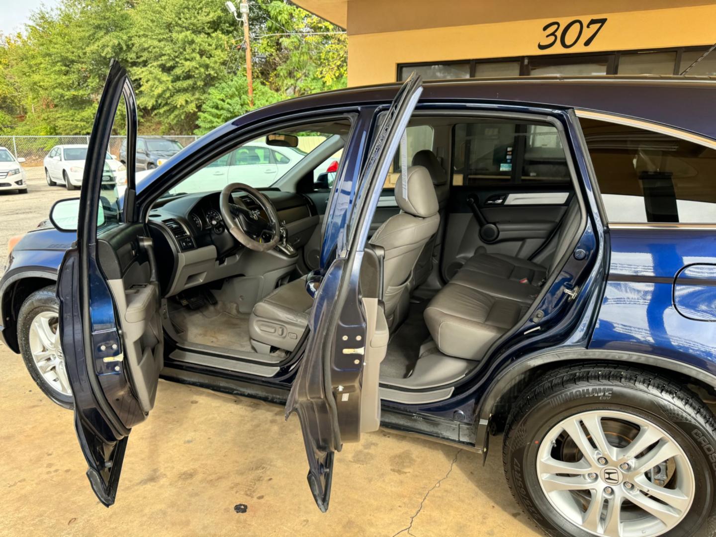 2011 BLUE Honda CR-V EX-L 4WD 5-Speed AT (5J6RE4H70BL) with an 2.4L L4 DOHC 16V engine, 5-Speed Automatic transmission, located at 307 West Marshall Avenue, Longview, TX, 75601, (903) 753-3091, 32.500828, -94.742577 - Photo#5