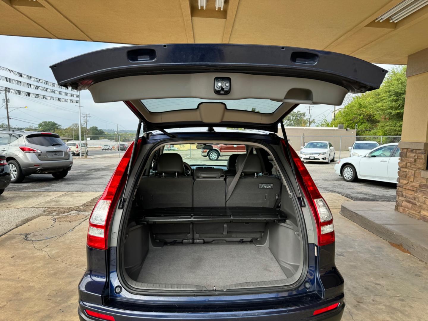 2011 BLUE Honda CR-V EX-L 4WD 5-Speed AT (5J6RE4H70BL) with an 2.4L L4 DOHC 16V engine, 5-Speed Automatic transmission, located at 307 West Marshall Avenue, Longview, TX, 75601, (903) 753-3091, 32.500828, -94.742577 - Photo#6