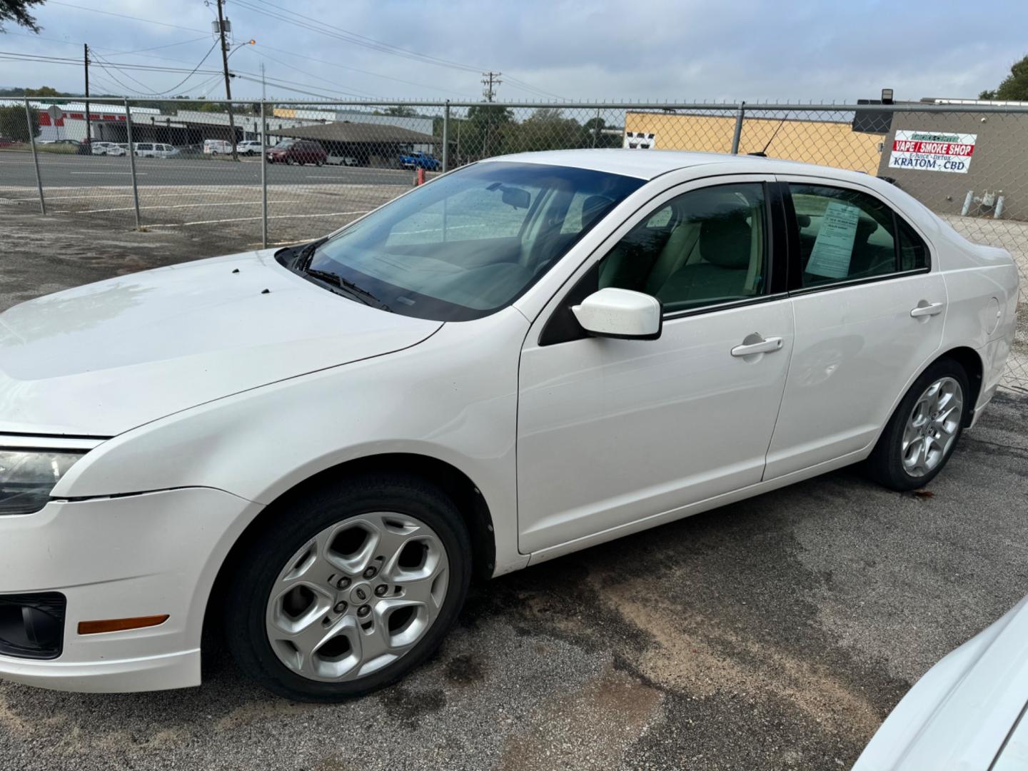 2010 White Ford Fusion SE (3FAHP0HG4AR) with an 3.0L V6 DOHC 24V engine, located at 307 West Marshall Avenue, Longview, TX, 75601, (903) 753-3091, 32.500828, -94.742577 - Photo#0