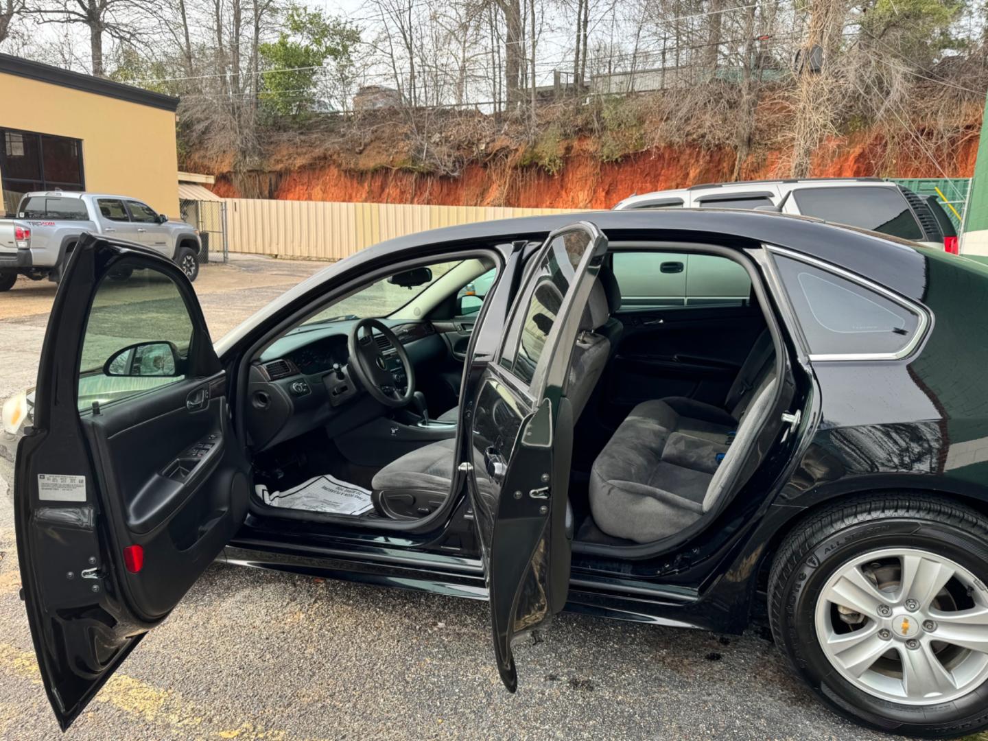 2015 BLACK Chevrolet Impala Limited LS (2G1WA5E39F1) with an 3.6L V6 DOHC 16V FFV engine, 6-Speed Automatic transmission, located at 307 West Marshall Avenue, Longview, TX, 75601, (903) 753-3091, 32.500828, -94.742577 - Photo#5