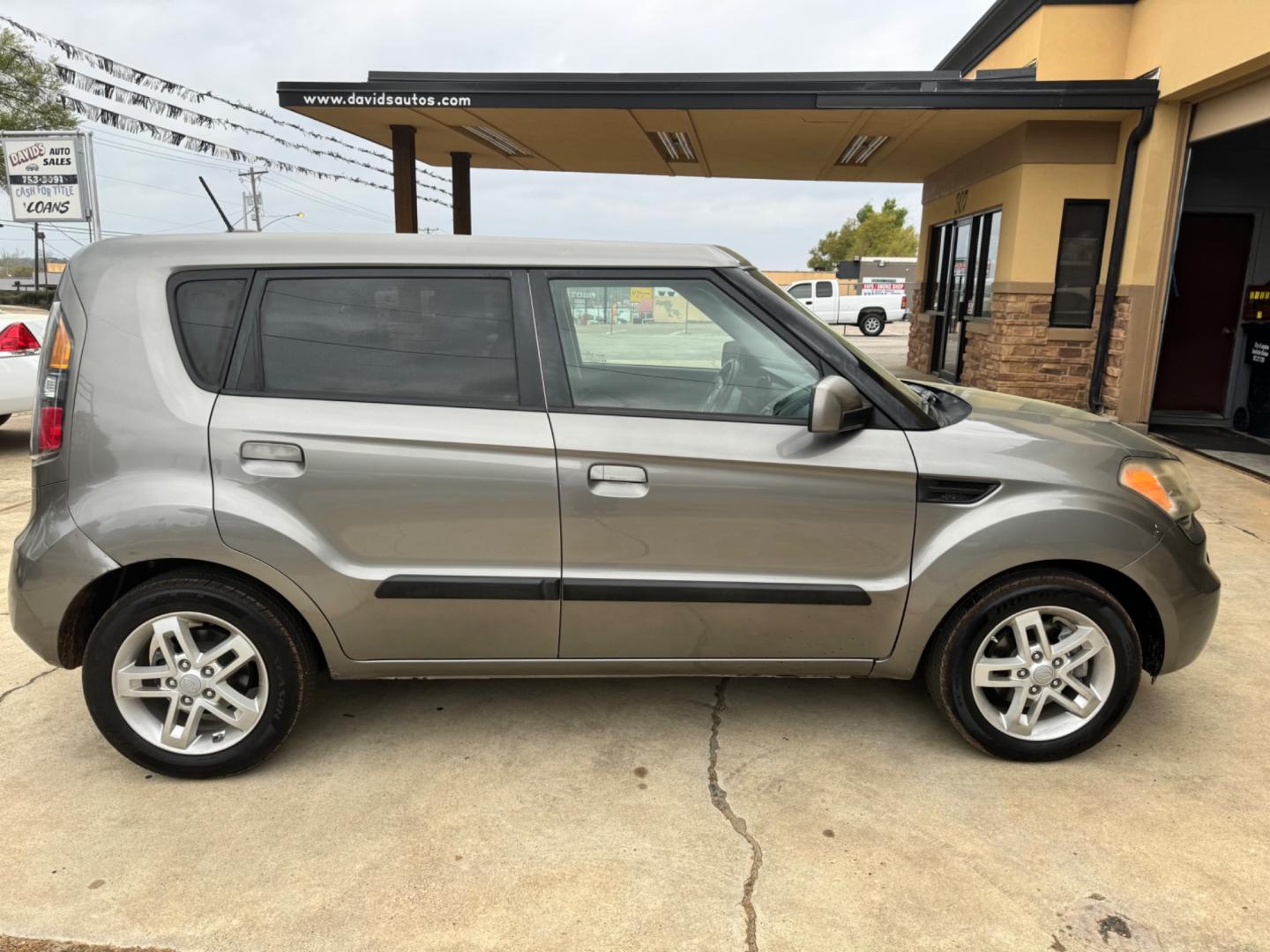 2010 GREEN Kia Soul (KNDJT2A21A7) , located at 307 West Marshall Avenue, Longview, TX, 75601, (903) 753-3091, 32.500828, -94.742577 - Photo#0