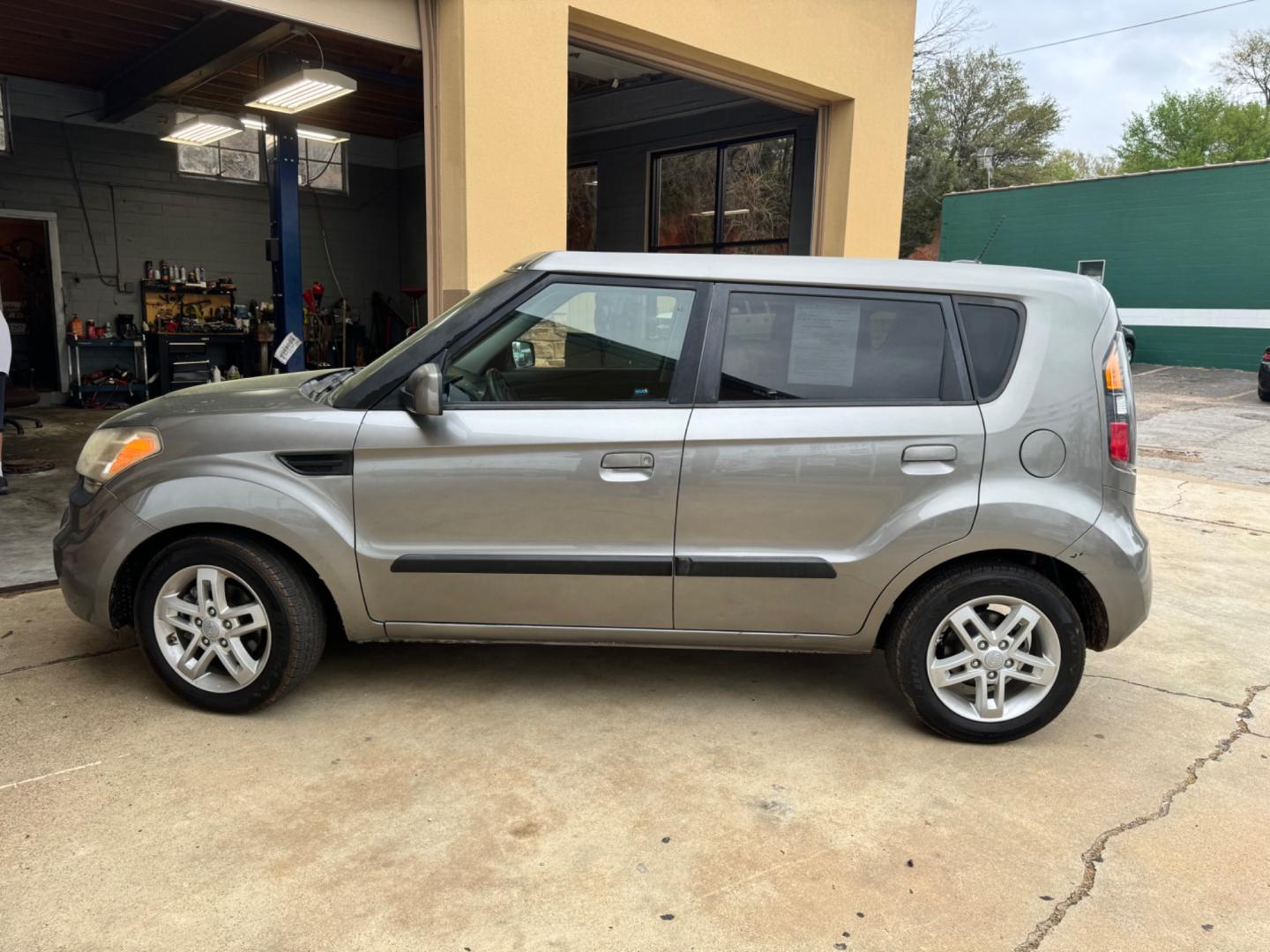 2010 GREEN Kia Soul (KNDJT2A21A7) , located at 307 West Marshall Avenue, Longview, TX, 75601, (903) 753-3091, 32.500828, -94.742577 - Photo#2