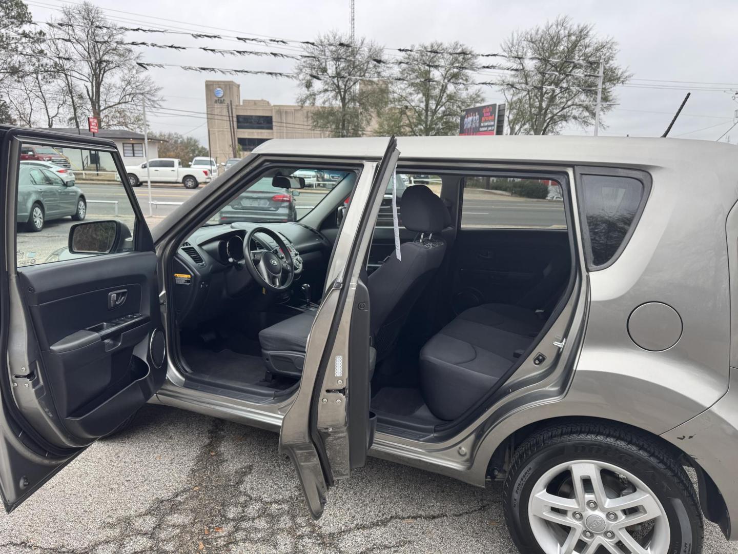 2010 GREEN Kia Soul (KNDJT2A21A7) , located at 307 West Marshall Avenue, Longview, TX, 75601, (903) 753-3091, 32.500828, -94.742577 - Photo#3