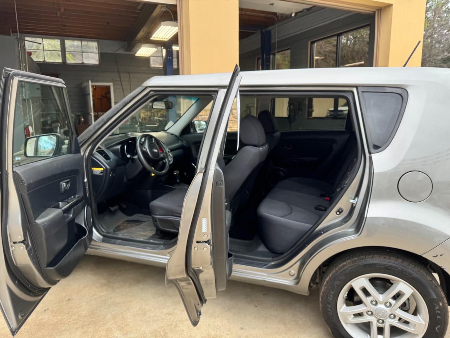 2010 GREEN Kia Soul (KNDJT2A21A7) , located at 307 West Marshall Avenue, Longview, TX, 75601, (903) 753-3091, 32.500828, -94.742577 - Photo#5