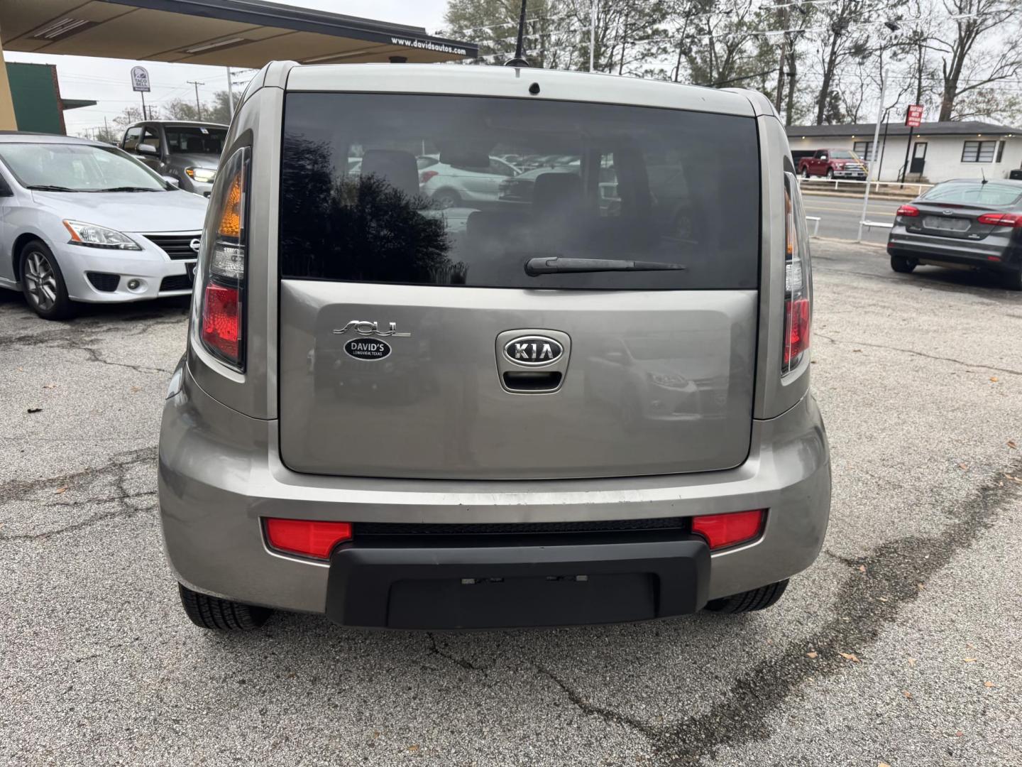 2010 GREEN Kia Soul (KNDJT2A21A7) , located at 307 West Marshall Avenue, Longview, TX, 75601, (903) 753-3091, 32.500828, -94.742577 - Photo#6