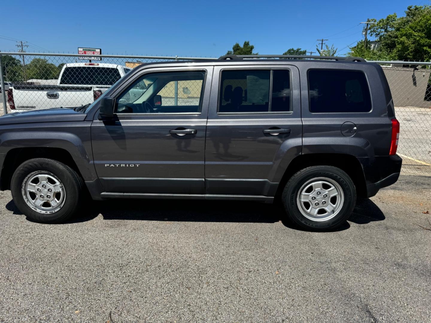 2015 Jeep Patriot Sport 2WD (1C4NJPBA2FD) with an 2.0L L4 DOHC 16V engine, located at 307 West Marshall Avenue, Longview, TX, 75601, (903) 753-3091, 32.500828, -94.742577 - Photo#4