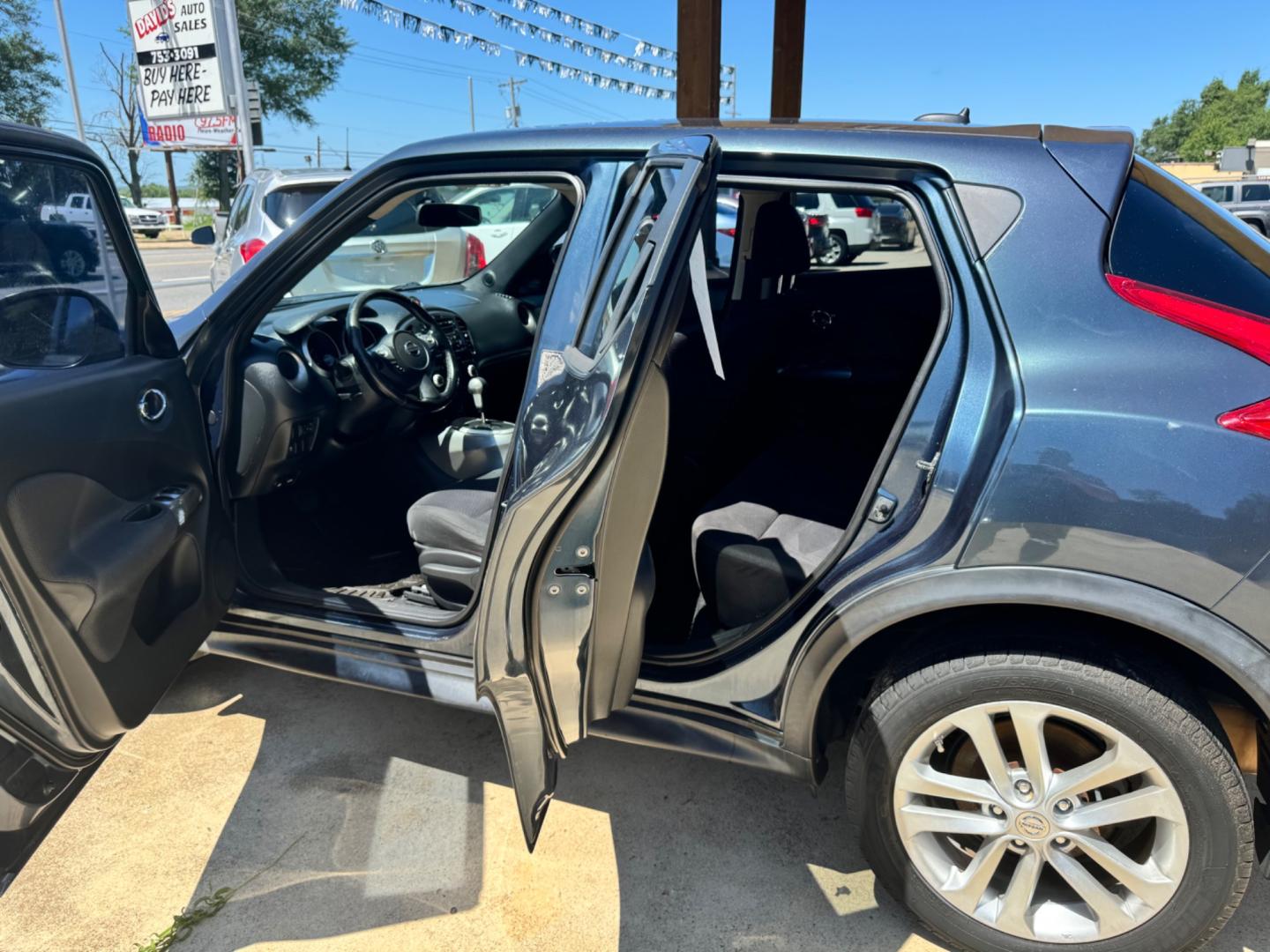 2014 BLUE Nissan Juke S FWD (JN8AF5MR6ET) with an 1.6L L4 DOHC 16V engine, Continuously Variable Transmission transmission, located at 307 West Marshall Avenue, Longview, TX, 75601, (903) 753-3091, 32.500828, -94.742577 - Photo#4