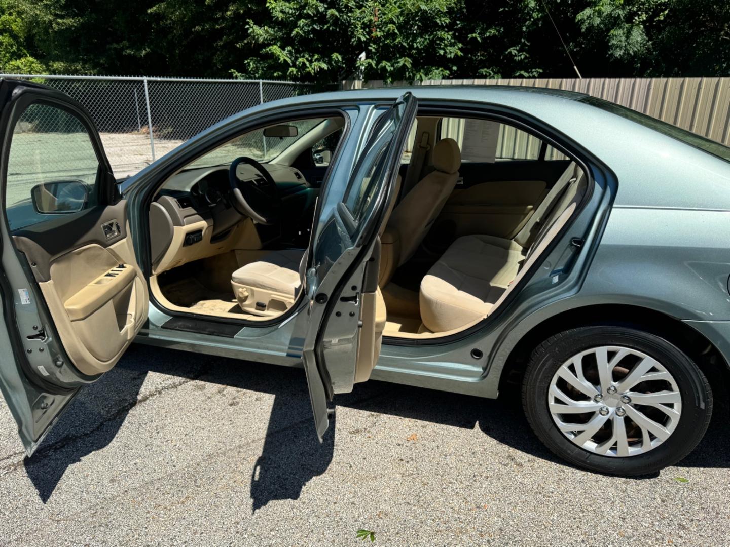 2006 GREEN Ford Fusion (3FAHP07ZX6R) , located at 307 West Marshall Avenue, Longview, TX, 75601, (903) 753-3091, 32.500828, -94.742577 - Photo#4