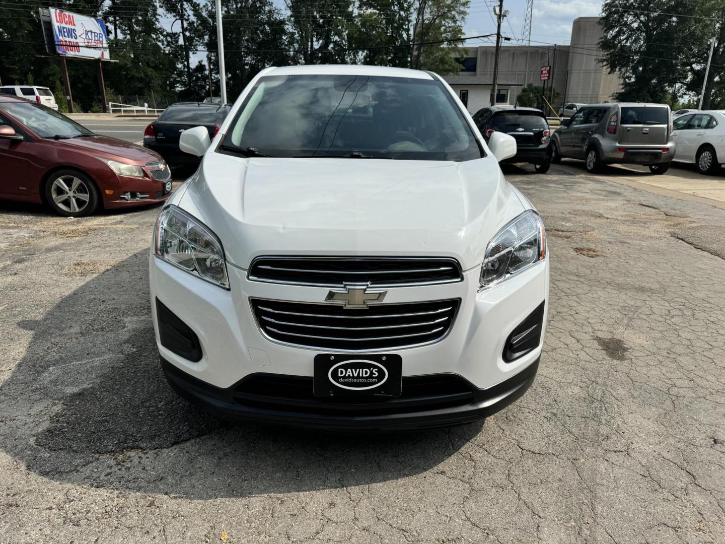 2015 White Chevrolet Trax LS FWD (KL7CJKSB4FB) with an 1.4L L4 DOHC 16V FFV engine, located at 307 West Marshall Avenue, Longview, TX, 75601, (903) 753-3091, 32.500828, -94.742577 - Photo#0