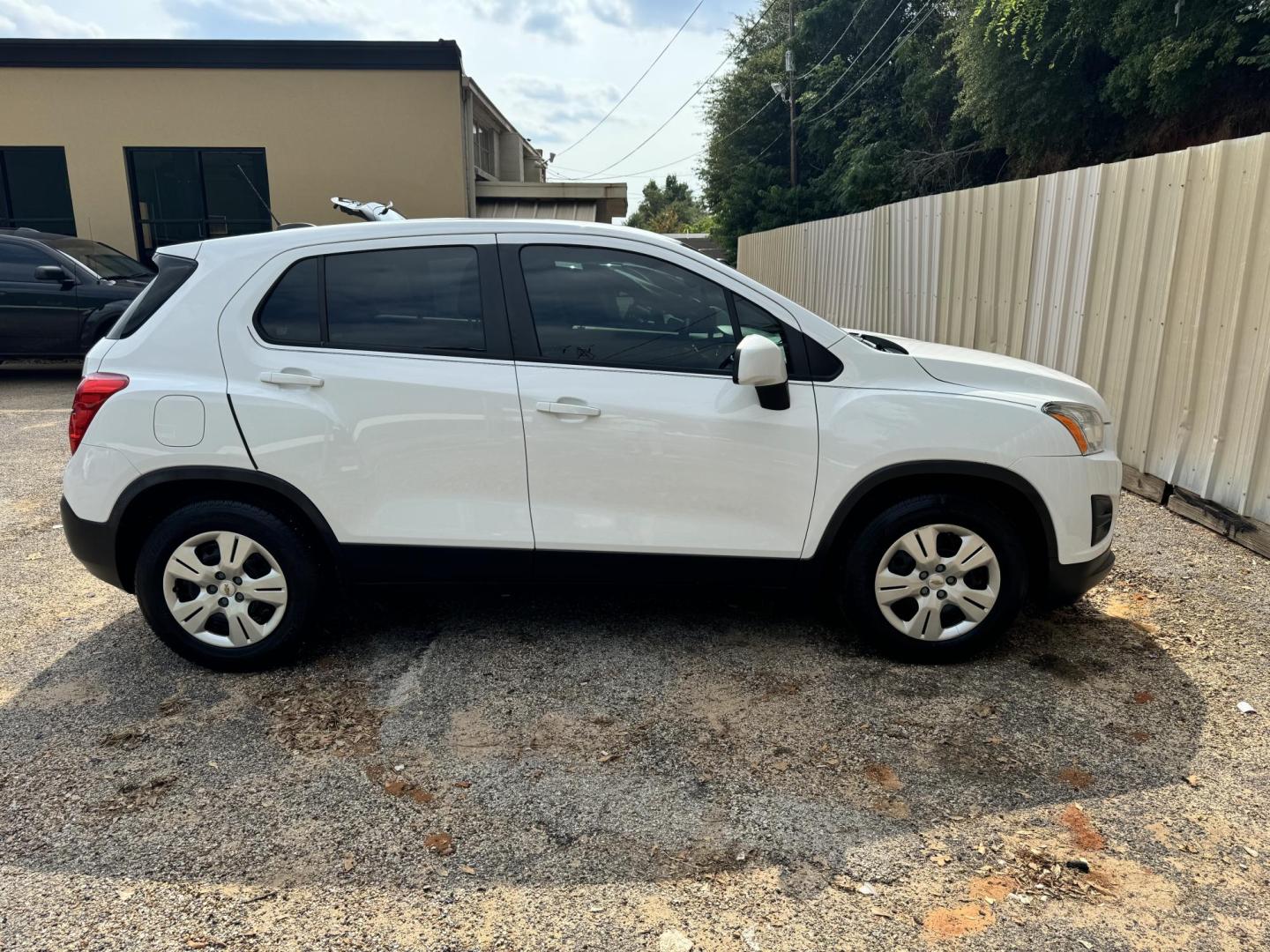 2015 White Chevrolet Trax LS FWD (KL7CJKSB4FB) with an 1.4L L4 DOHC 16V FFV engine, located at 307 West Marshall Avenue, Longview, TX, 75601, (903) 753-3091, 32.500828, -94.742577 - Photo#2