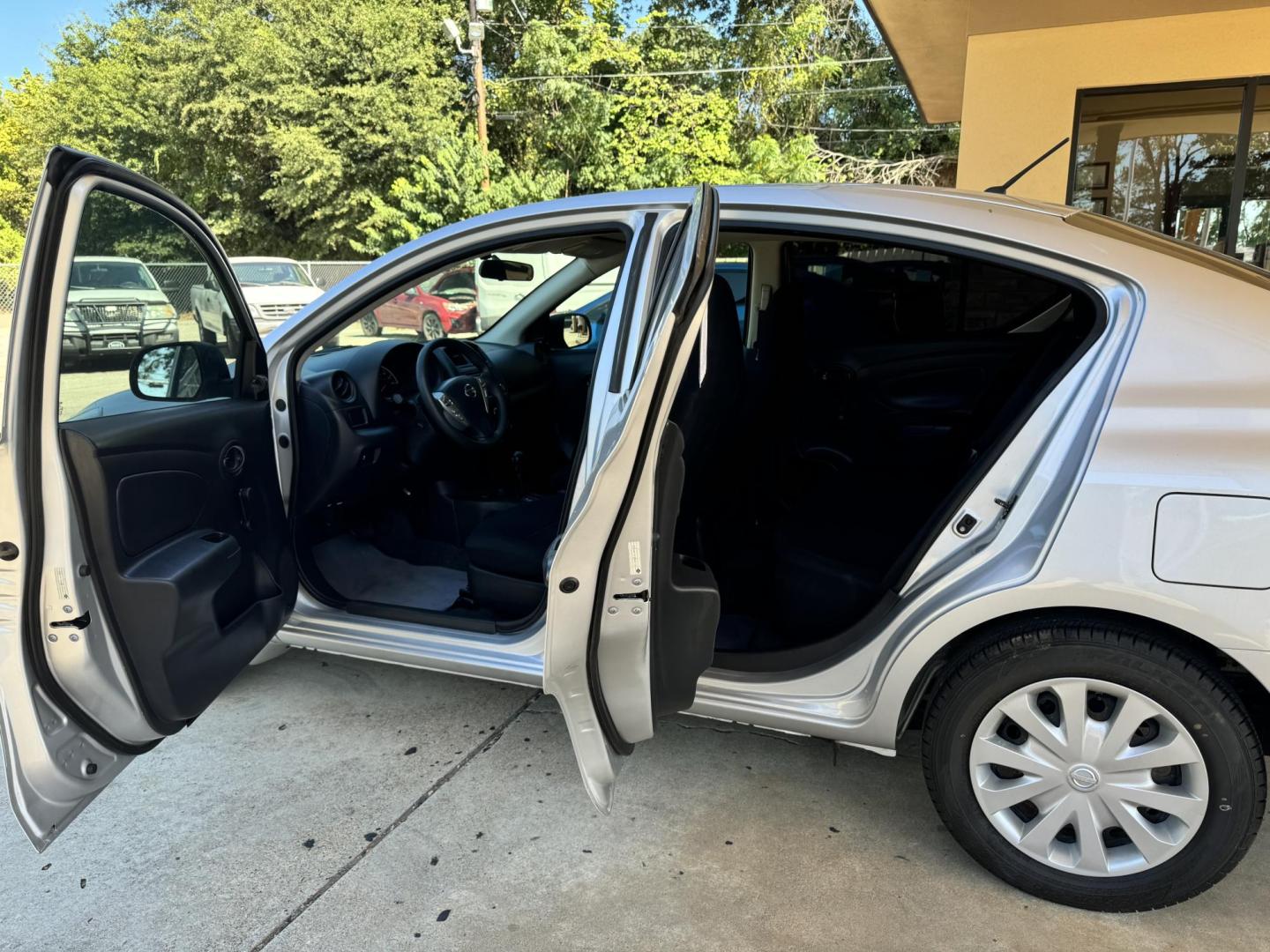 2015 SILVER Nissan Versa 1.6 S 5M (3N1CN7AP0FL) with an 1.6L L4 DOHC 16V engine, 5-Speed Manual transmission, located at 307 West Marshall Avenue, Longview, TX, 75601, (903) 753-3091, 32.500828, -94.742577 - Photo#4