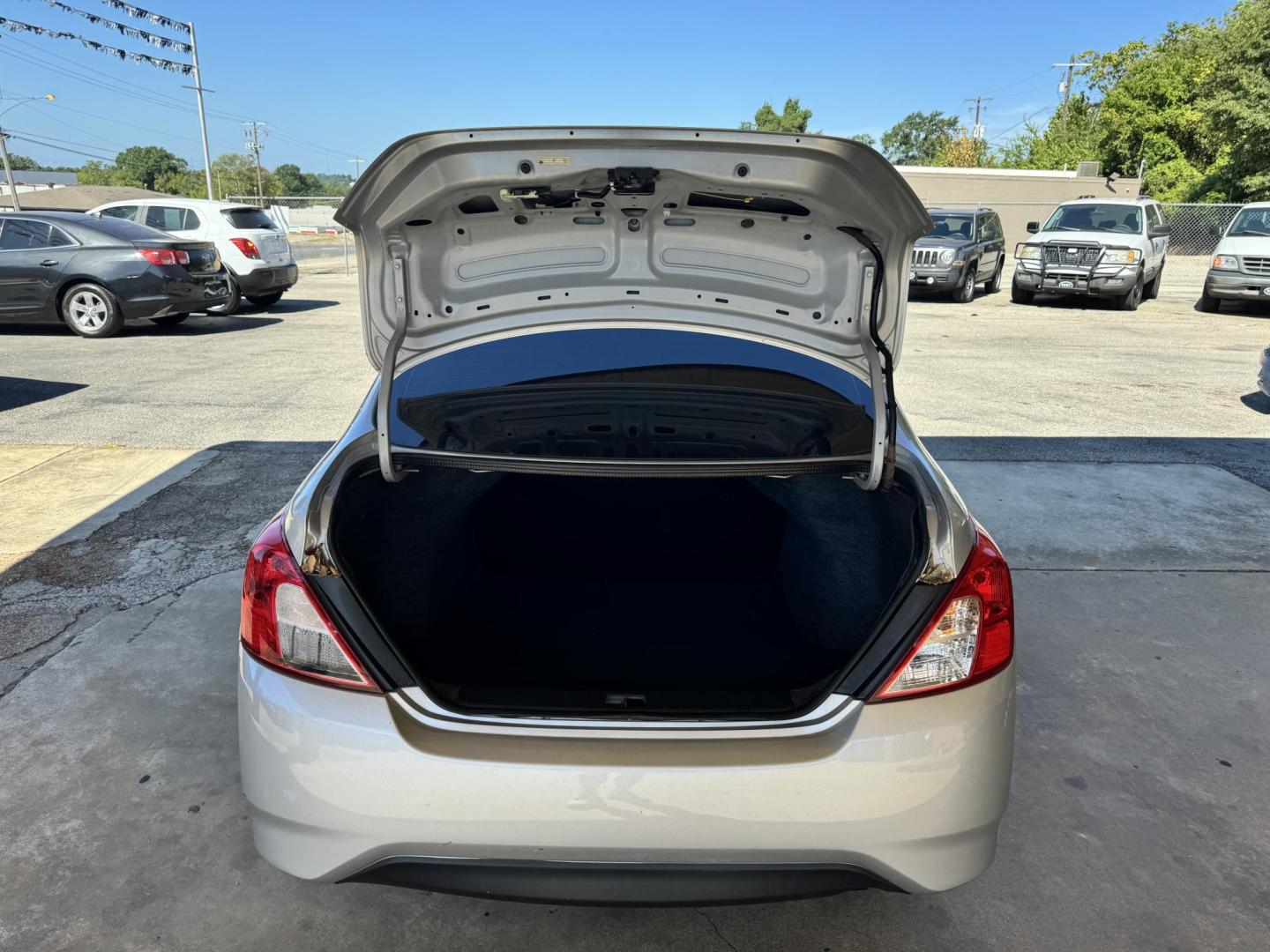 2015 SILVER Nissan Versa 1.6 S 5M (3N1CN7AP0FL) with an 1.6L L4 DOHC 16V engine, 5-Speed Manual transmission, located at 307 West Marshall Avenue, Longview, TX, 75601, (903) 753-3091, 32.500828, -94.742577 - Photo#5