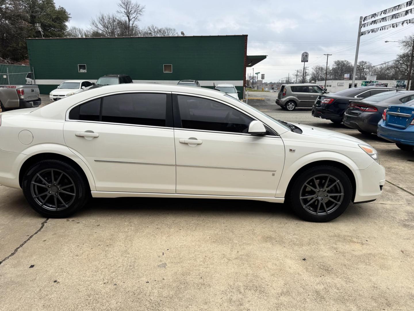 2007 White Saturn Aura XE (1G8ZS57N37F) with an 3.5L V6 12V OHV engine, 4-Speed Automatic Overdrive transmission, located at 307 West Marshall Avenue, Longview, TX, 75601, (903) 753-3091, 32.500828, -94.742577 - Photo#2